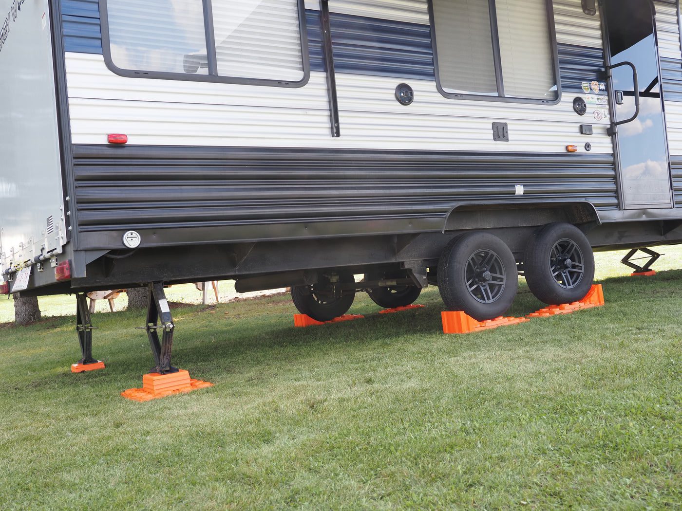 RV leveler